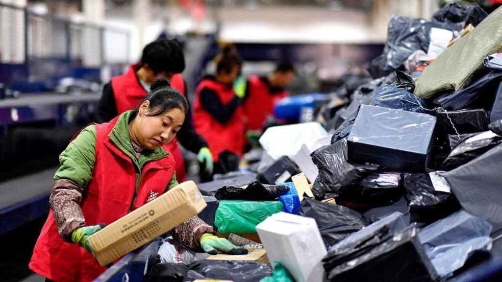 快遞行業(yè)實現(xiàn)RFID技術(shù)自動化分揀解決方案 2 快递行业实现RFID技术自动化分拣解决方案(images 2)